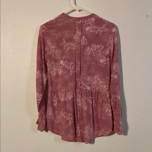 Vintage America Pink Floral Pleated Blouse with V-neck and Long Sleeves - Picture 3 of 3